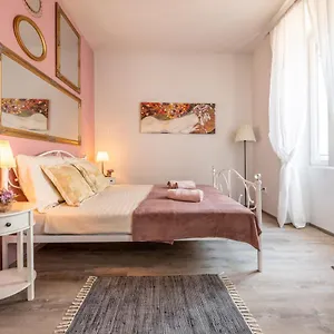 Old Romantic 4 With Free Private Parking Appartamento Pola